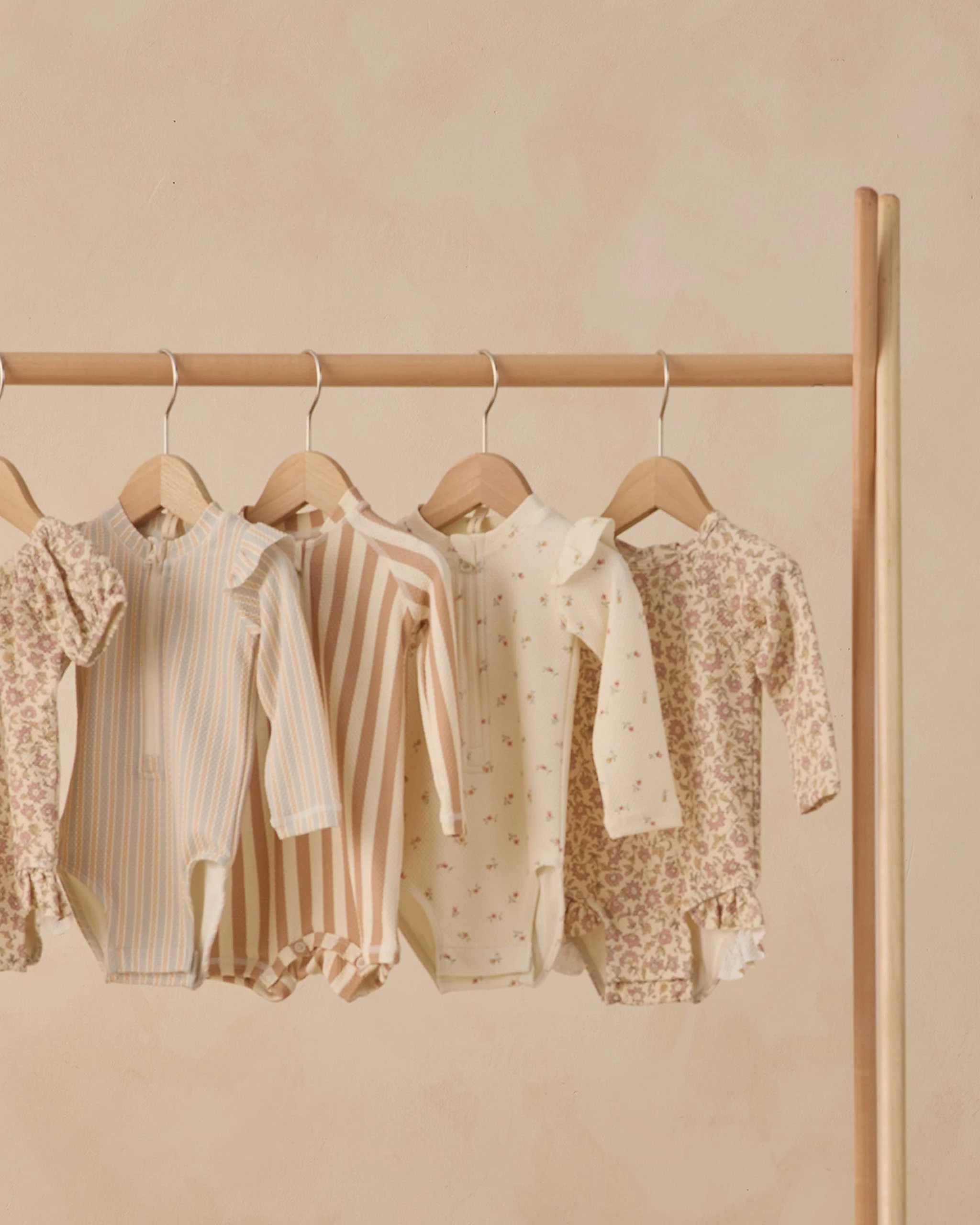 Olivia Rashguard One-Piece Dahlia - Image 5